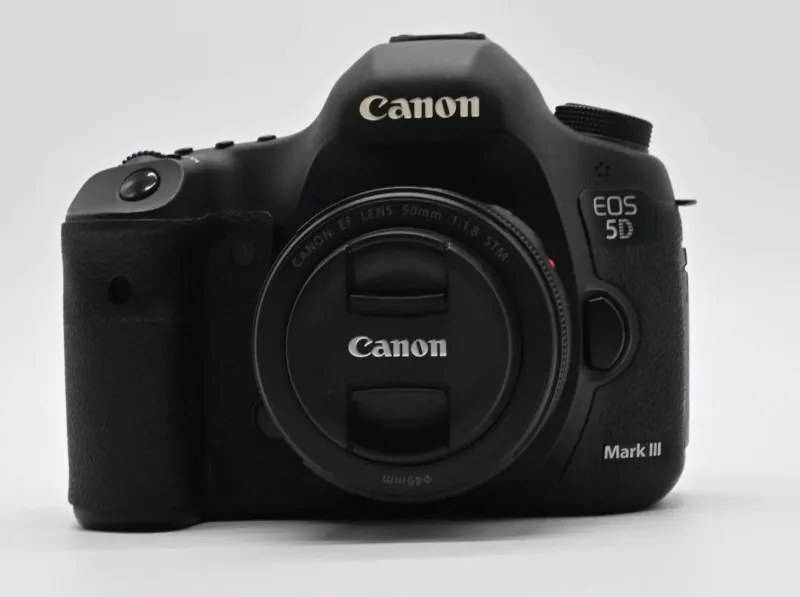 Canon Eos 5D Mark Iv DSLR Camera + Ef 50MM F/1.8 Stm Lens view 3