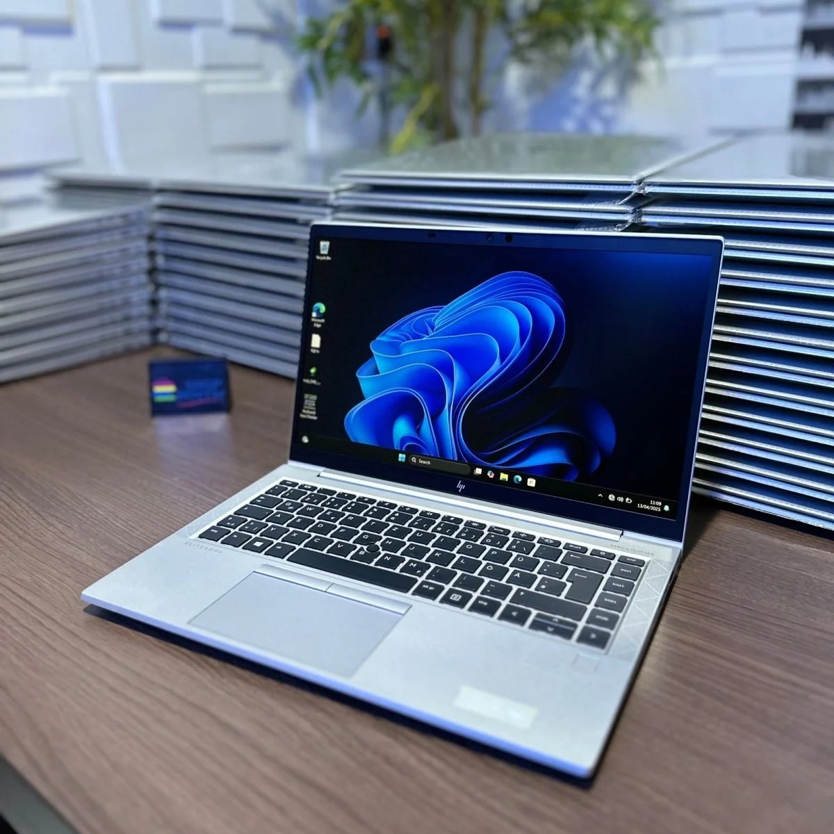 HP EliteBook 830 G8 x360 – Core i7 11th Gen view 3