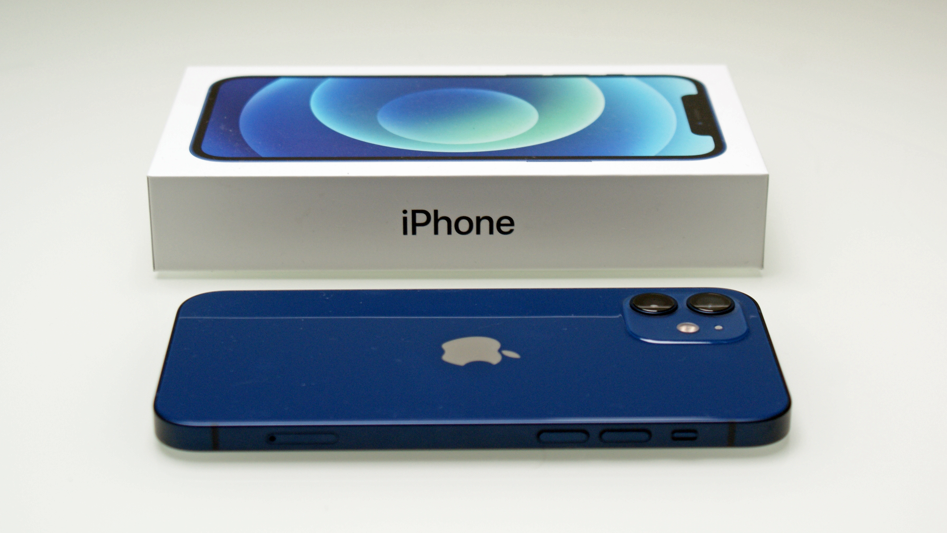 iPhone 12 - 128GB view 2